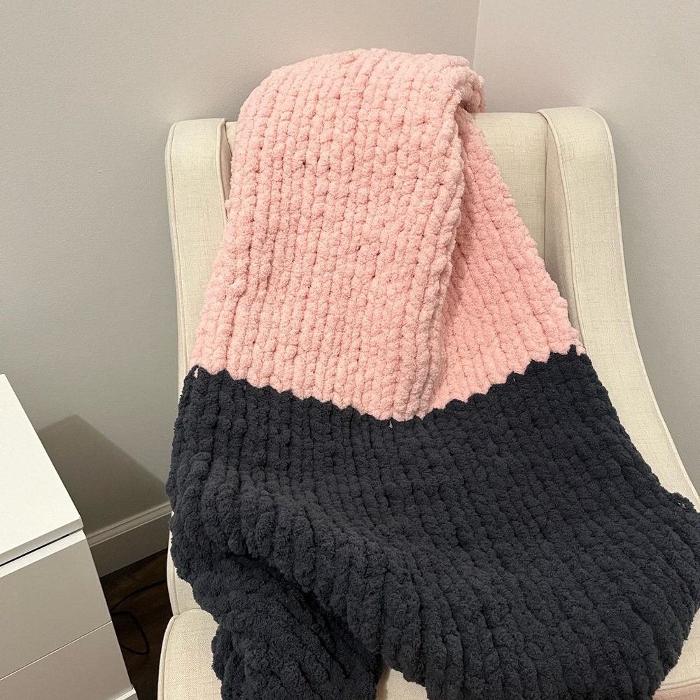 Chunky knitted blanket